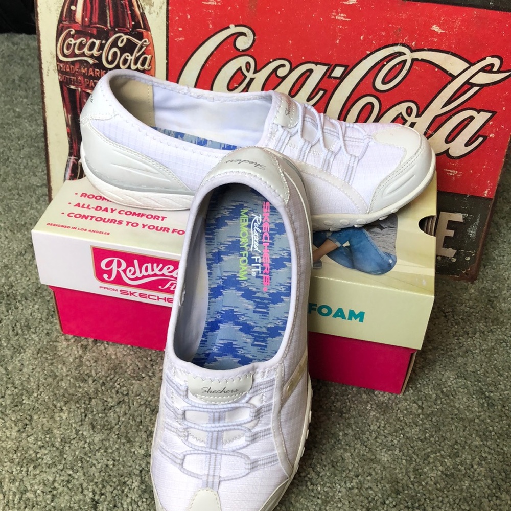Relaxed fit from Skechers! Like new/good condition